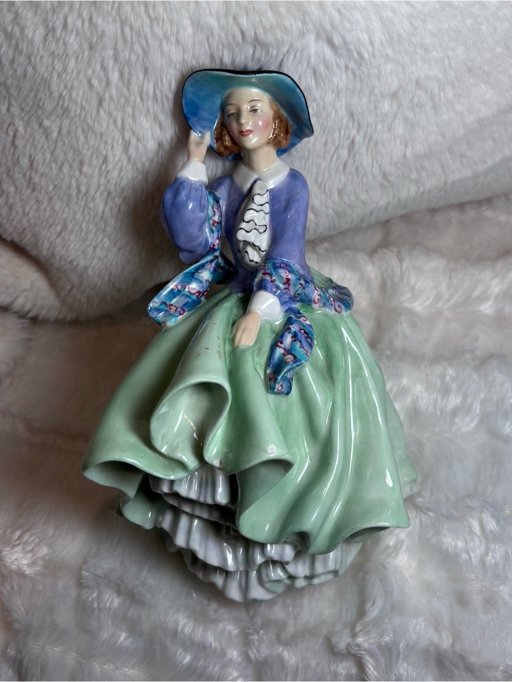 Royal Doulton England Figurine HN1833 TOP OF THE HILL Girl In Wind Bone China